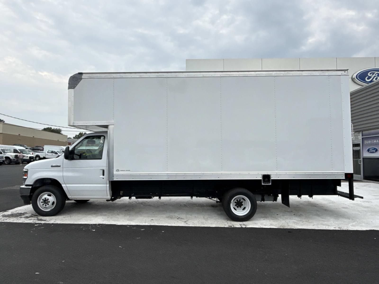 New 2027 Ford E-450 and Econoline 450 Super Duty w/ Power Equipment Group RWD image 6