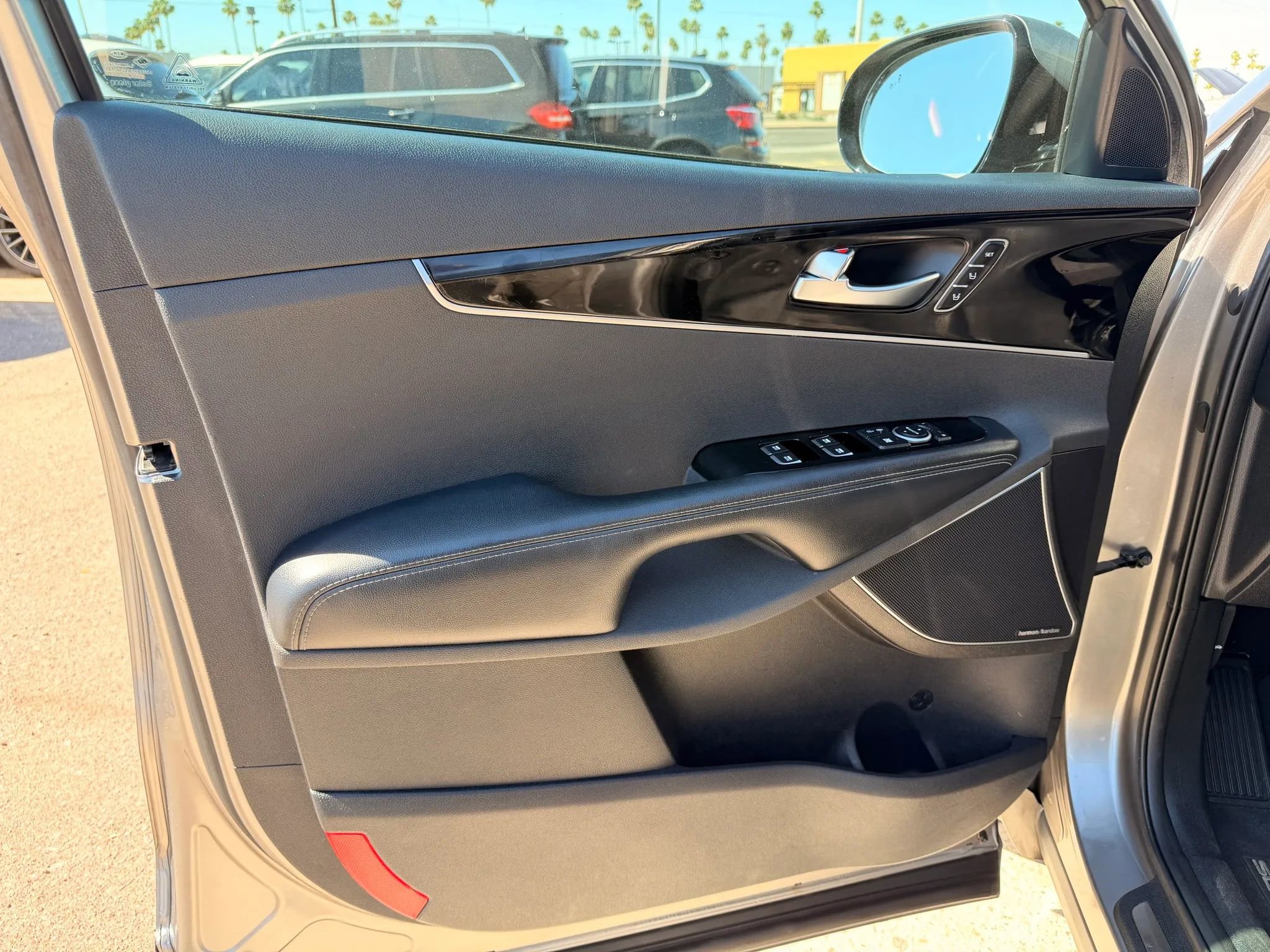 Used 2019 Kia Sorento SX image 9