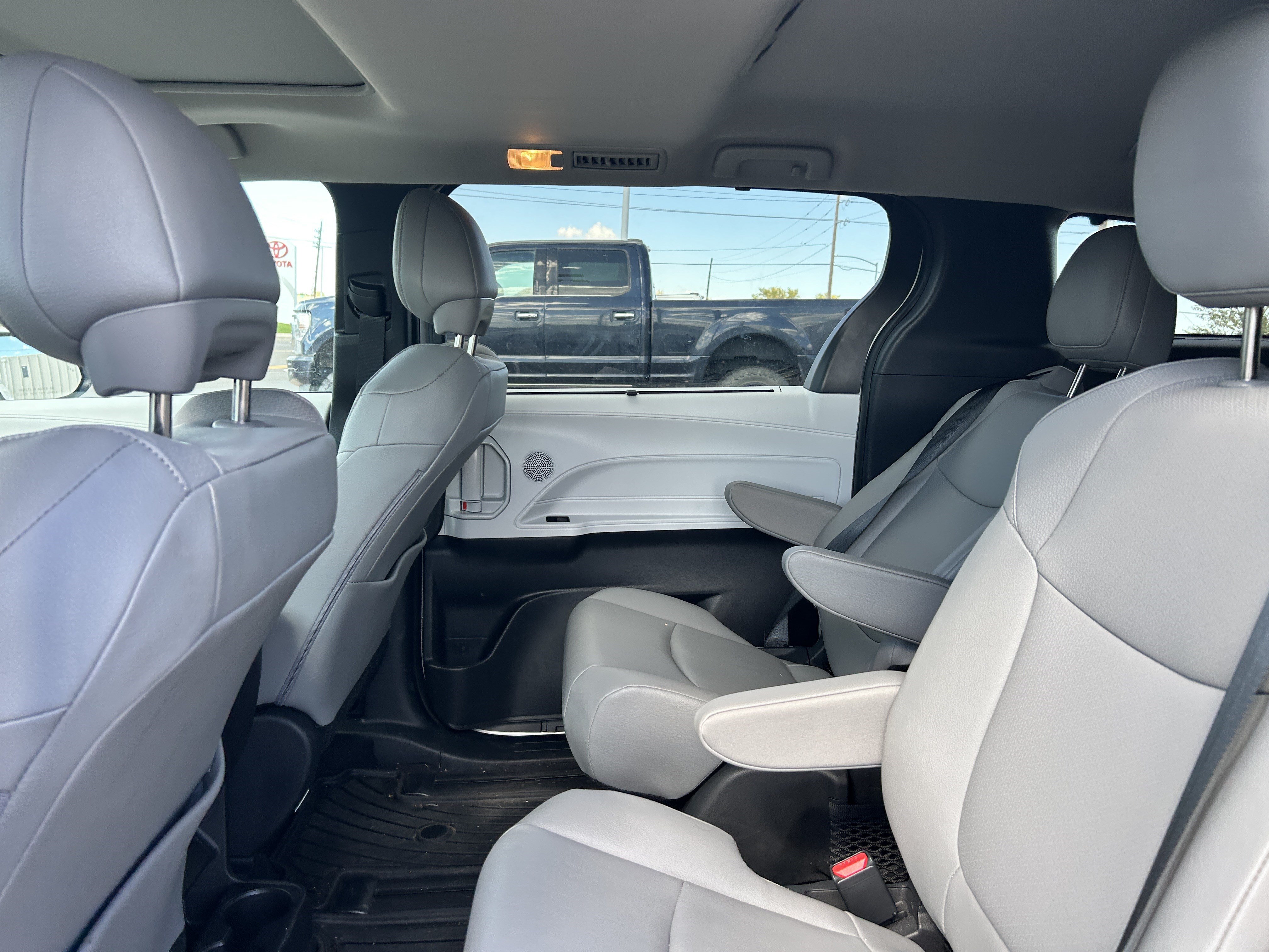 Certified 2026 Toyota Sienna XLE AWD/4WD image 10