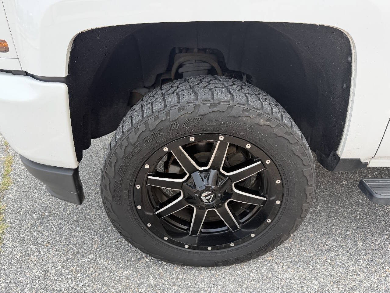 Used 2018 Chevrolet Silverado 1500 LT w/ LPO, Essentials Package AWD/4WD image 26