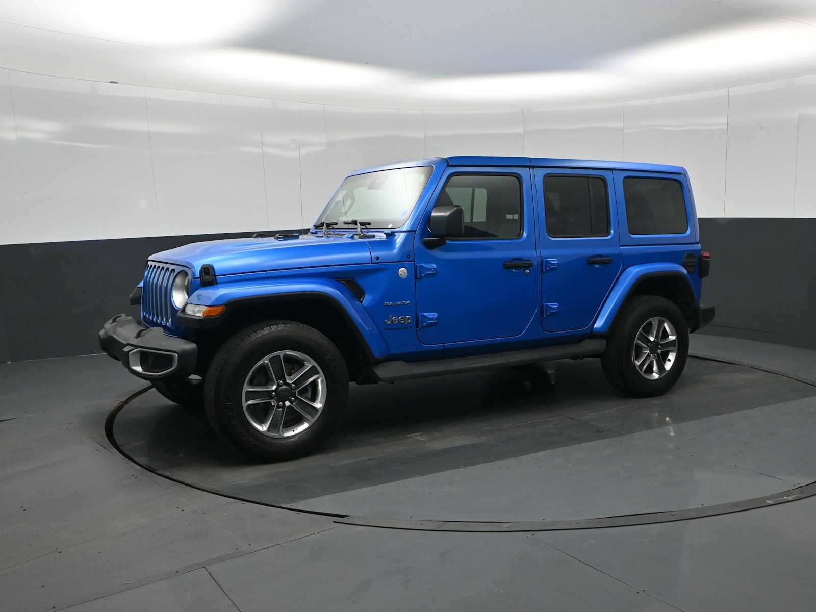 Used 2023 Jeep Wrangler Sahara w/ Safety Group image 4