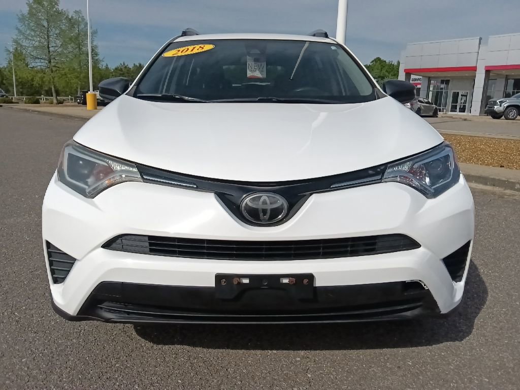 Used 2018 Toyota RAV4 LE FWD image 8