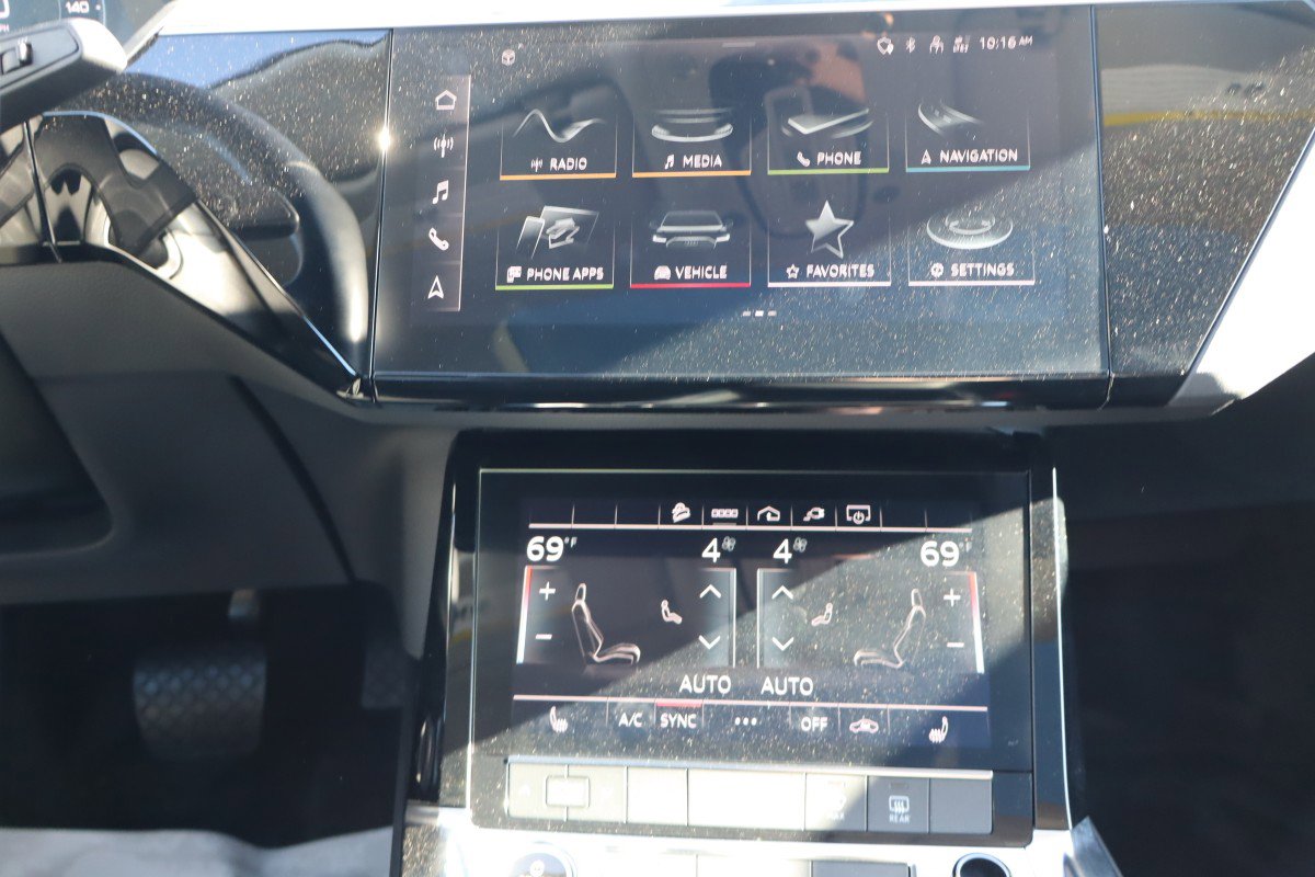 Used 2021 Audi e-tron Premium w/ Black Optic Package image 14