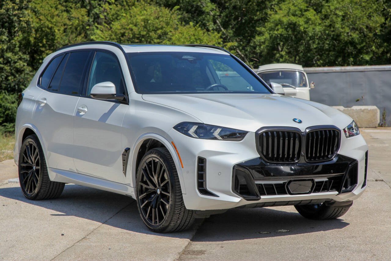 Used 2024 BMW X5 sDrive40i w/ M Sport Package RWD image 2