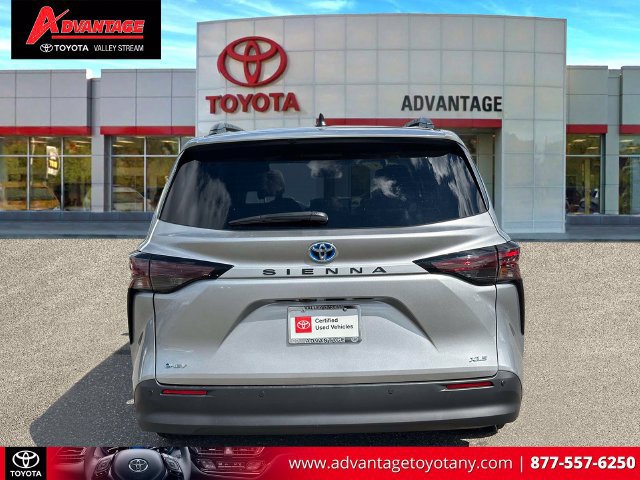 Used 2025 Toyota Sienna XLE FWD image 8