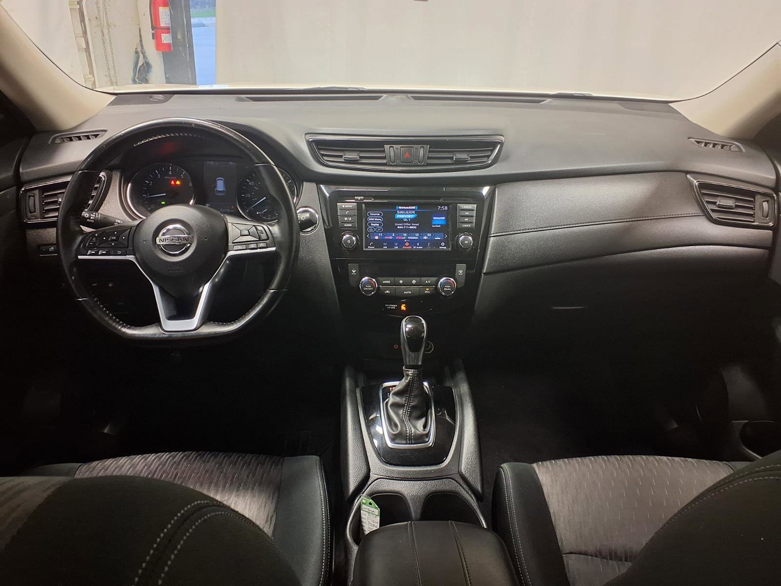 Used 2020 Nissan Rogue SV image 11