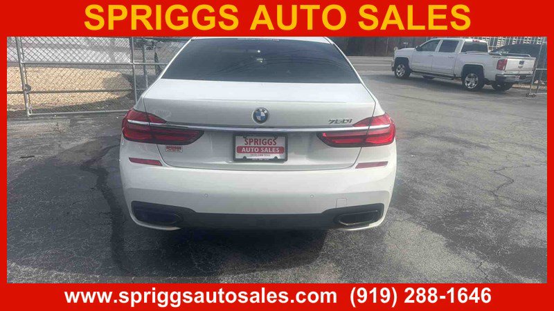 Used 2019 BMW 750i w/ Executive Package RWD image 2