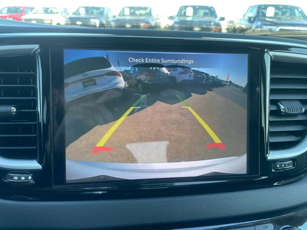 Used 2024 Chrysler Pacifica Touring-L image 19