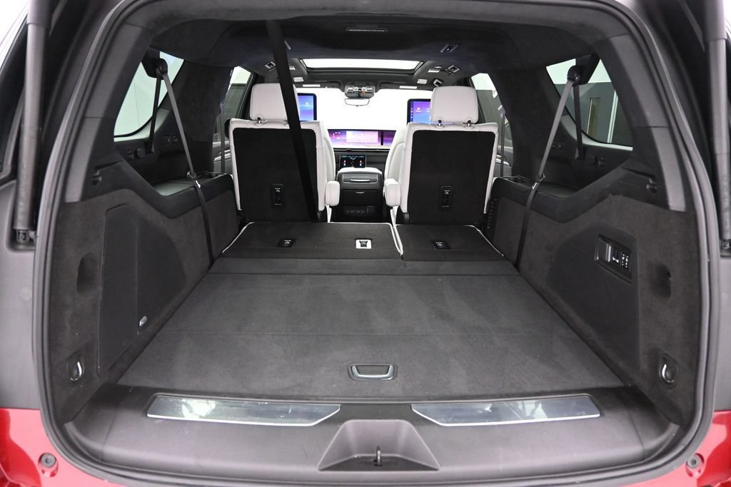 Used 2025 Cadillac Escalade ESV Sport Platinum w/ LPO, Floor Liner Package AWD/4WD image 37