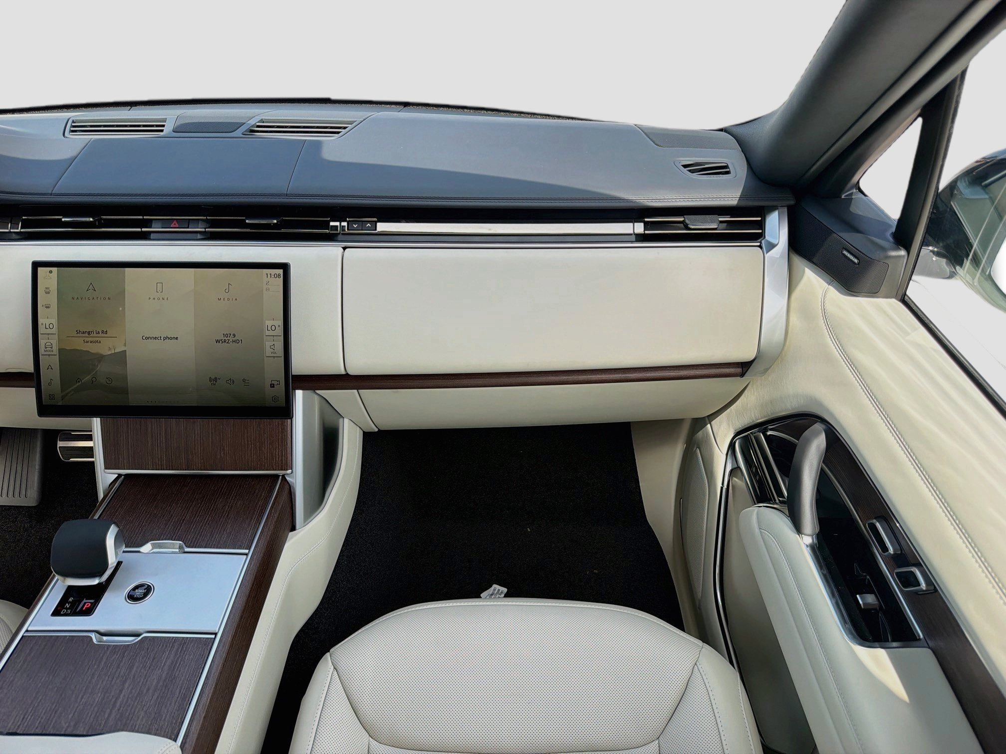 New 2026 Land Rover Range Rover Long Wheelbase SE AWD/4WD image 19