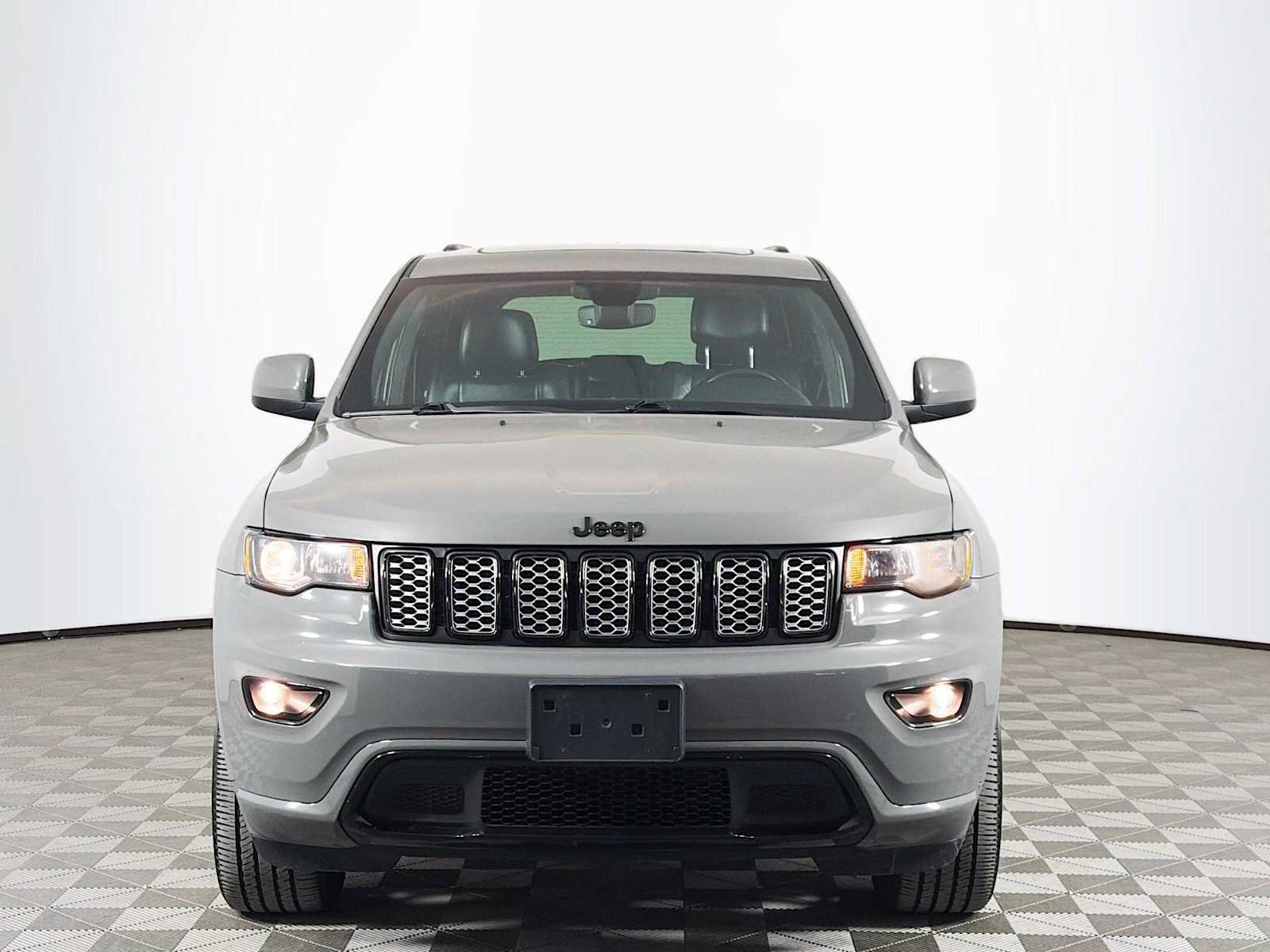 Used 2020 Jeep Grand Cherokee Altitude image 2