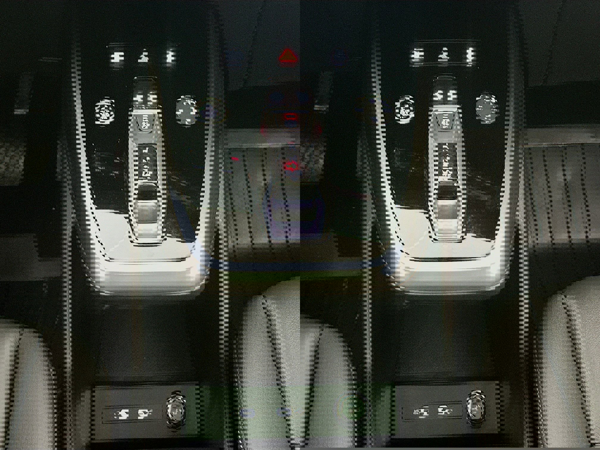 Used 2024 Audi Q4 e-tron Premium Plus w/ Premium Plus image 13