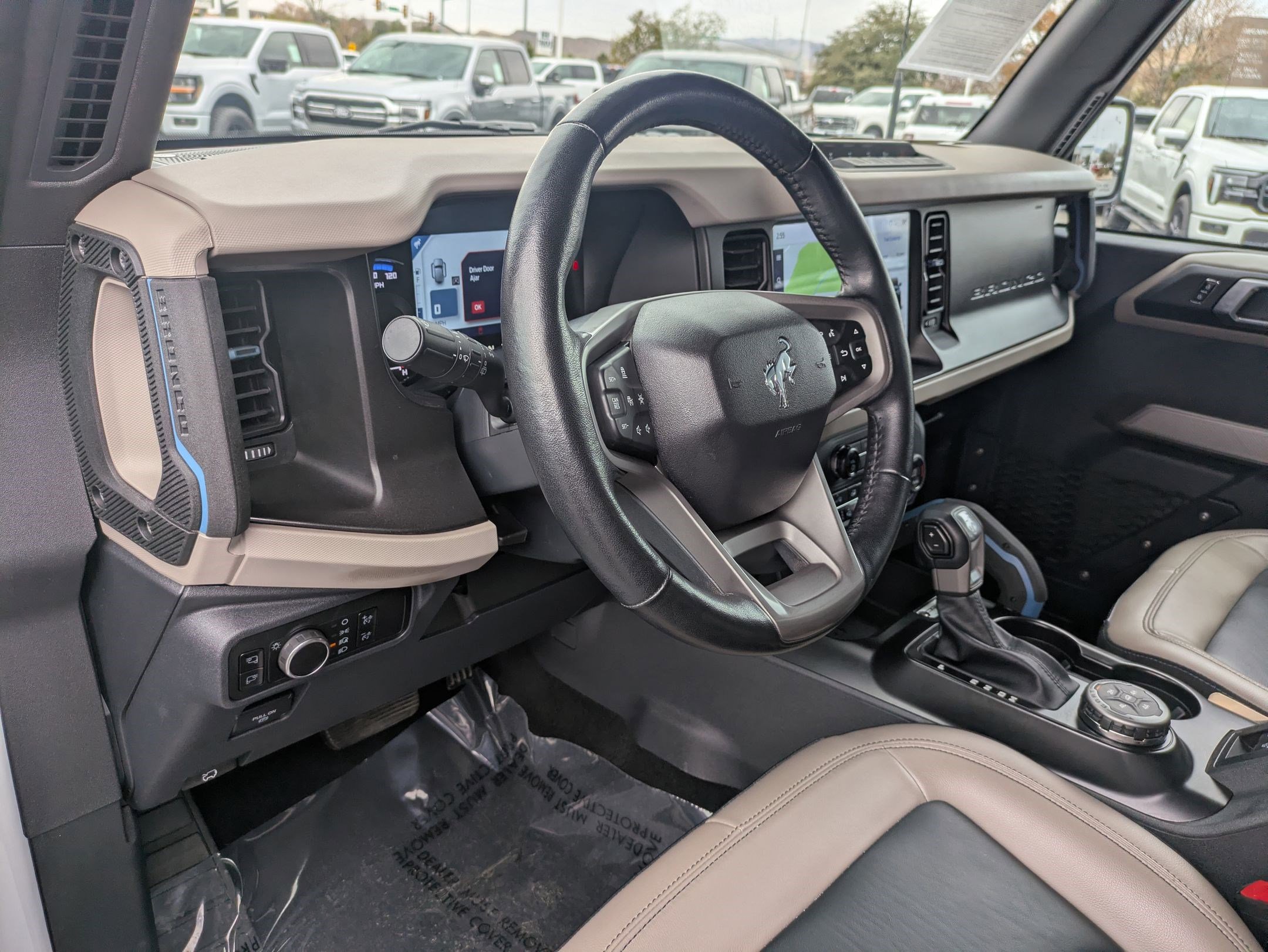 Used 2023 Ford Bronco Wildtrak image 13