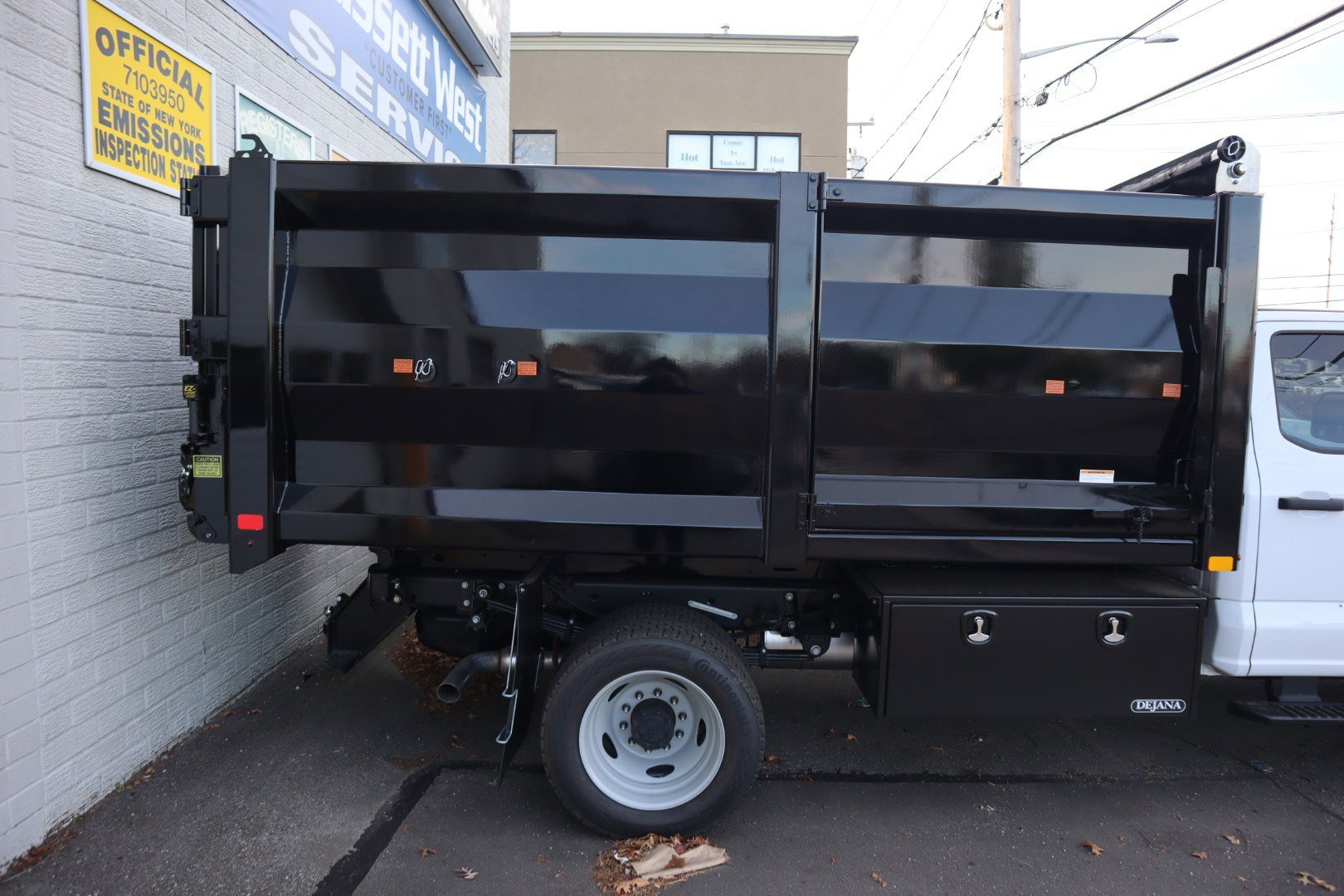 New 2026 Ford F550 4x4 Crew Cab image 4