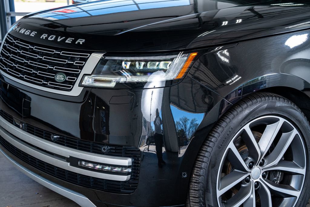 Used 2025 Land Rover Range Rover Autobiography image 12