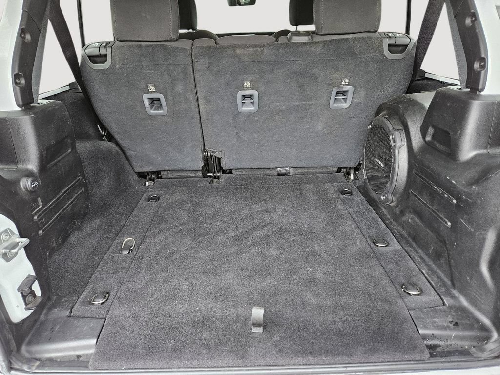 Used 2023 Jeep Wrangler Unlimited Sahara AWD/4WD image 26
