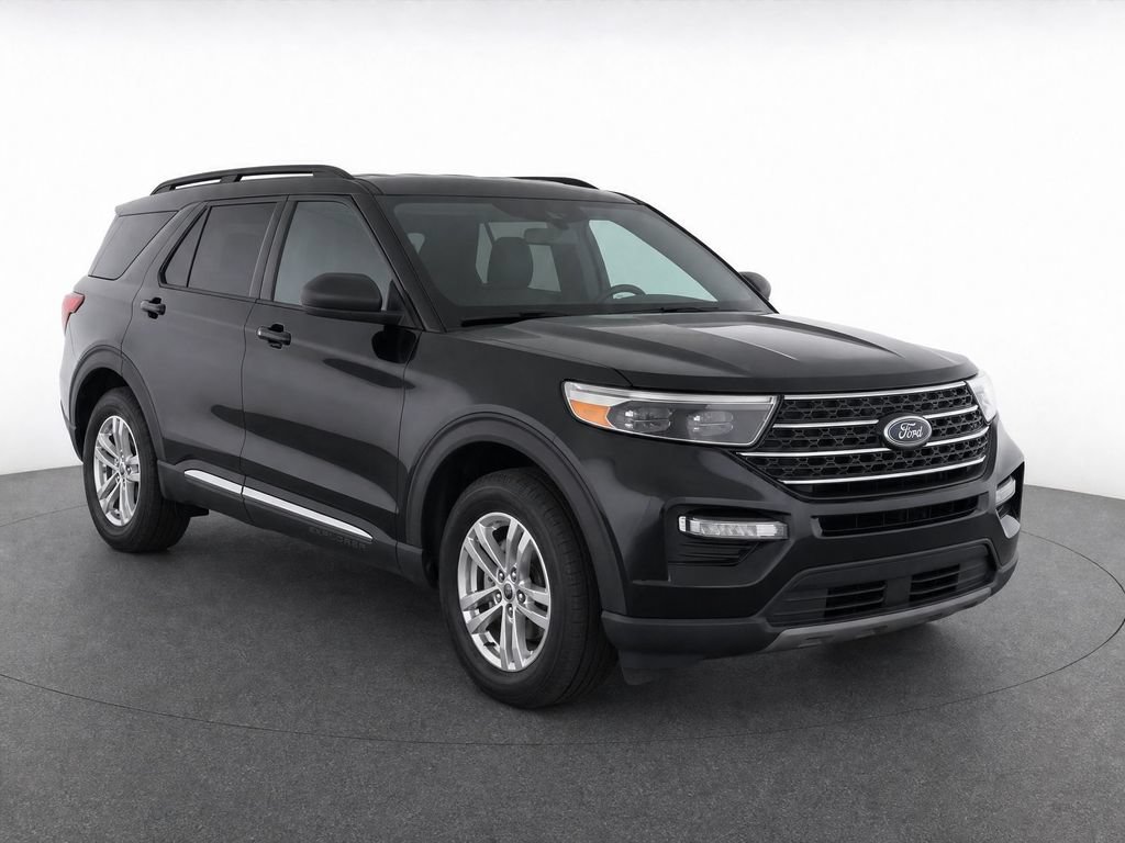 Used 2023 Ford Explorer XLT w/ Equipment Group 202A AWD/4WD image 2