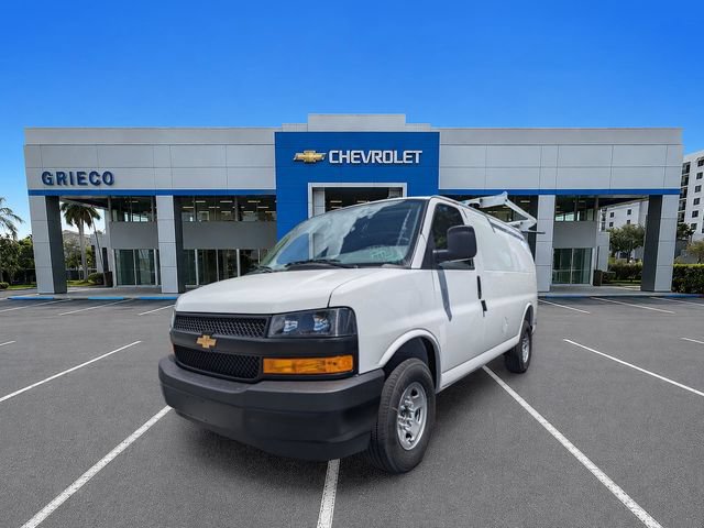 Used 2025 Chevrolet Express 2500 w/ Driver Convenience Package RWD image 4
