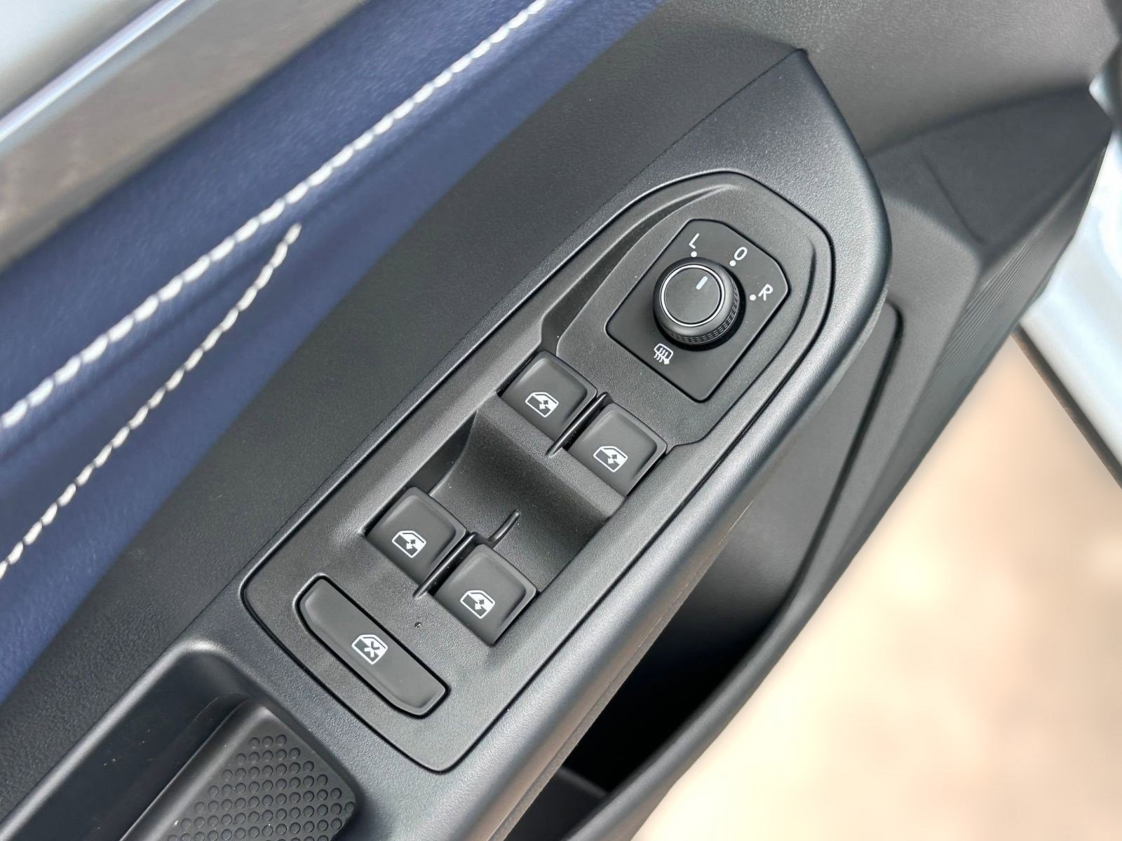 New 2026 Volkswagen Taos SEL image 21