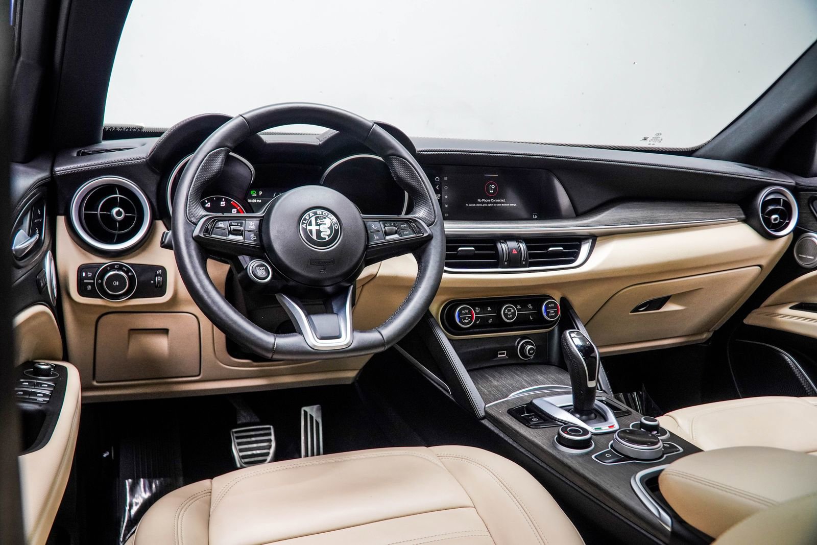 Used 2023 Alfa Romeo Stelvio Ti Lusso w/ Quick Order Package 22X Lusso image 5