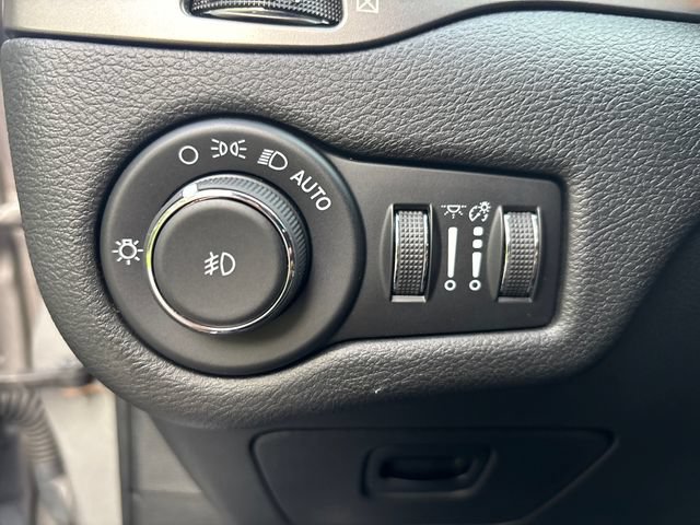Used 2021 Jeep Cherokee Latitude Lux AWD/4WD image 15