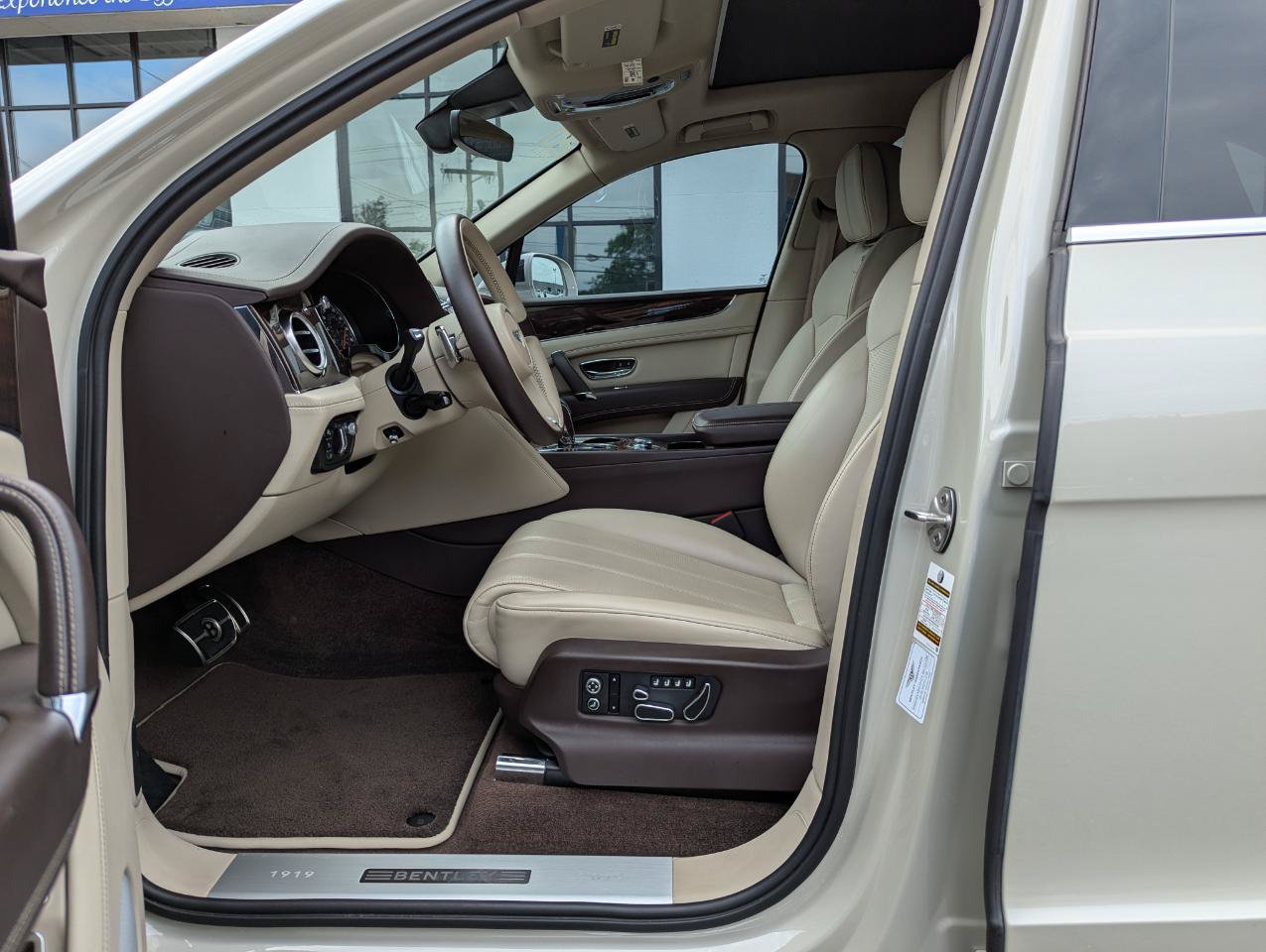 Used 2020 Bentley Bentayga AWD/4WD image 12