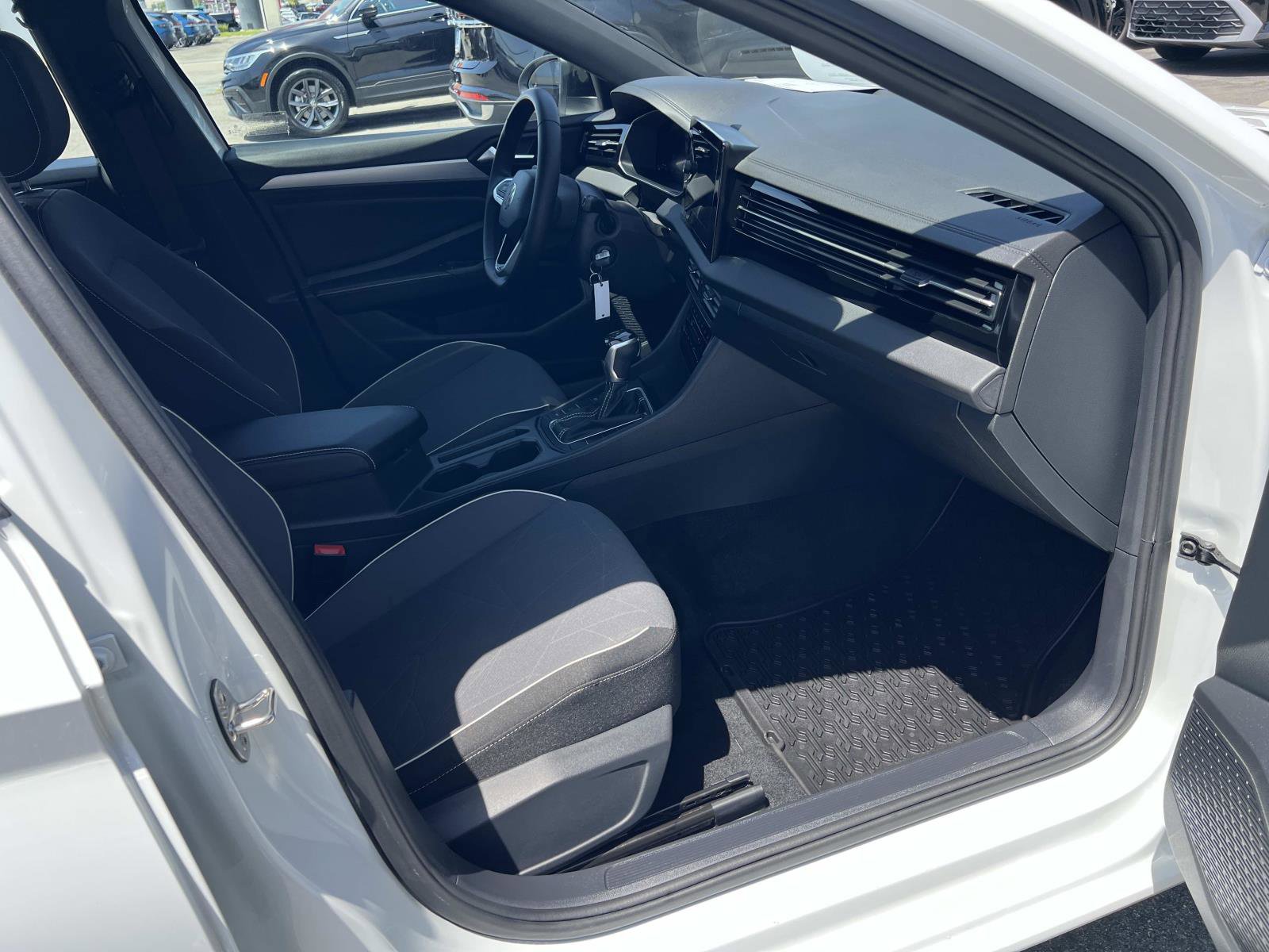 Used 2025 Volkswagen Jetta Sport image 27