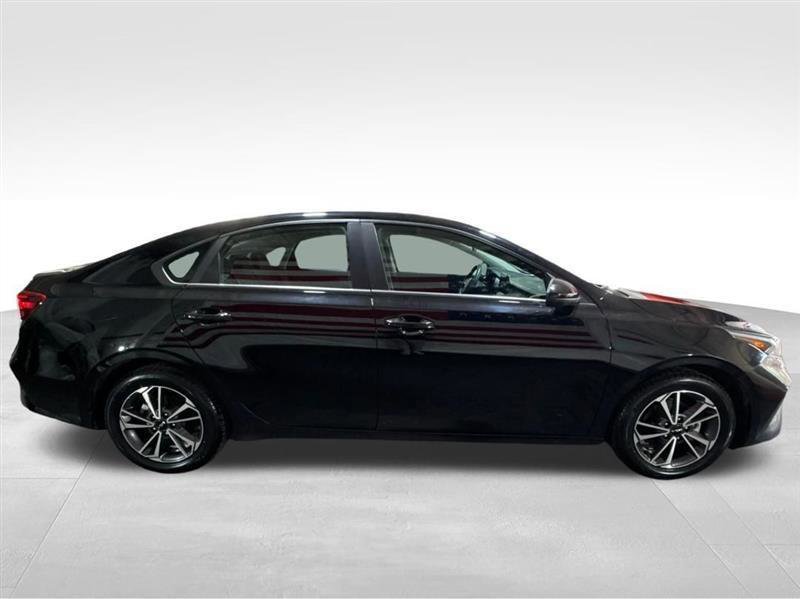 Used 2022 Kia Forte LXS image 4