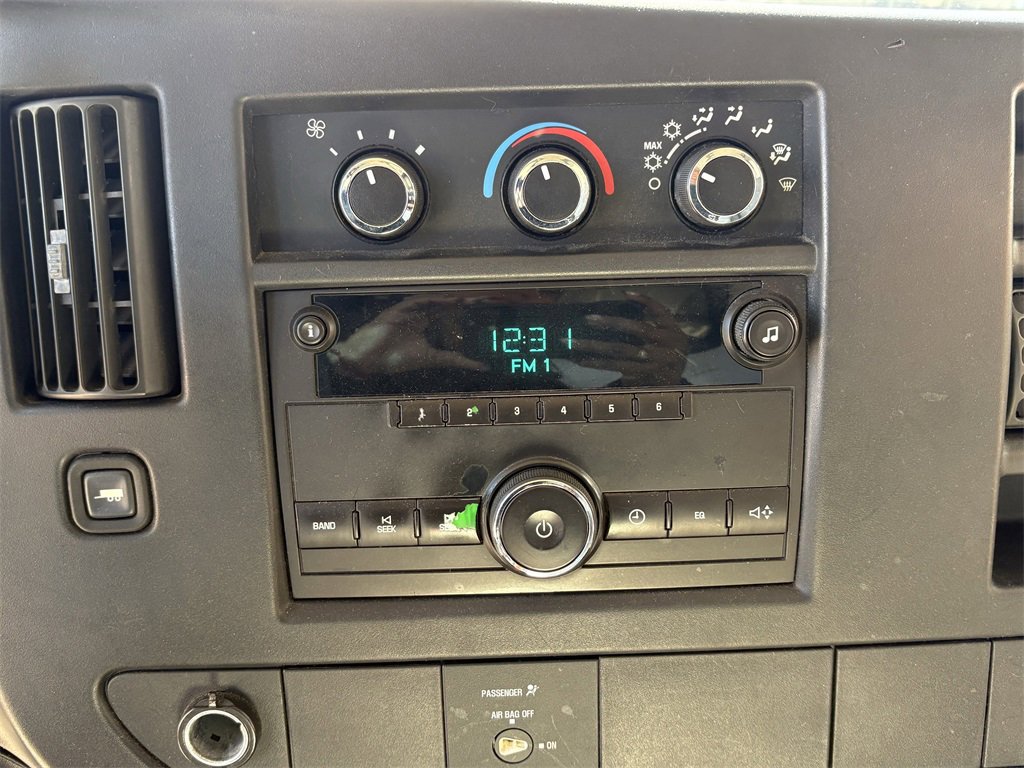 Used 2009 Chevrolet Express 2500 image 18