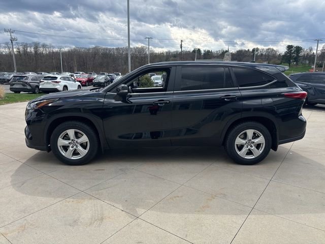 Used 2023 Toyota Highlander LE image 4
