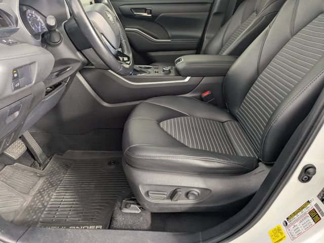 Used 2021 Toyota Highlander XSE AWD/4WD image 11