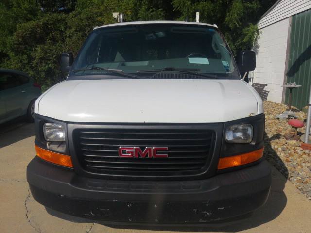 Used 2017 GMC Savana 3500 RWD image 2