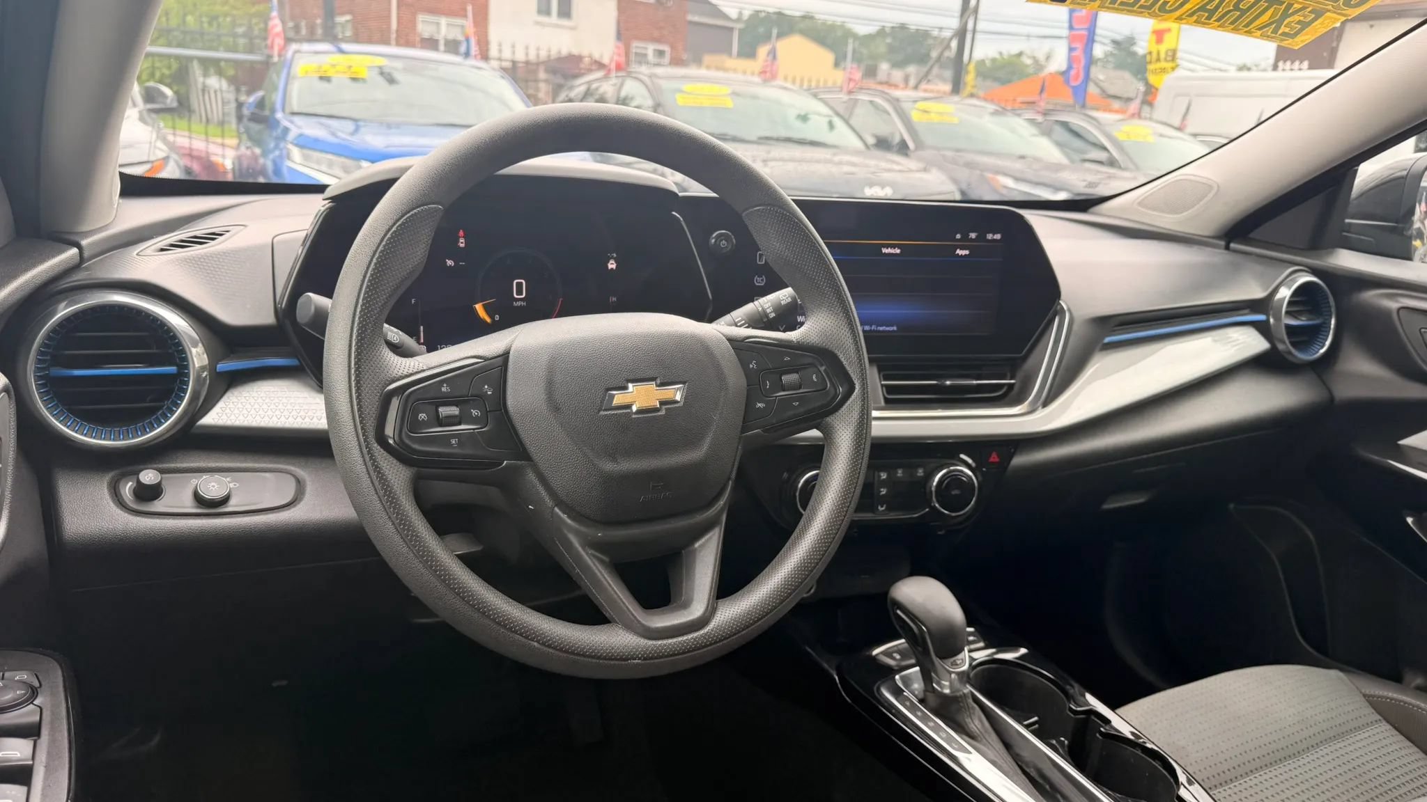 Used 2025 Chevrolet Trax LT FWD image 17