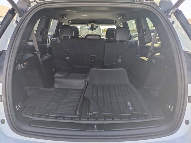 Used 2023 Jeep Grand Cherokee L Laredo image 11