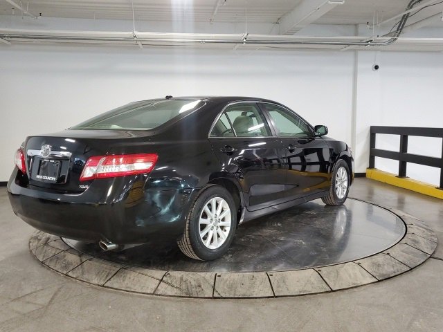 Used 2011 Toyota Camry XLE w/ SE/XLE Extra-Value Pkg image 8