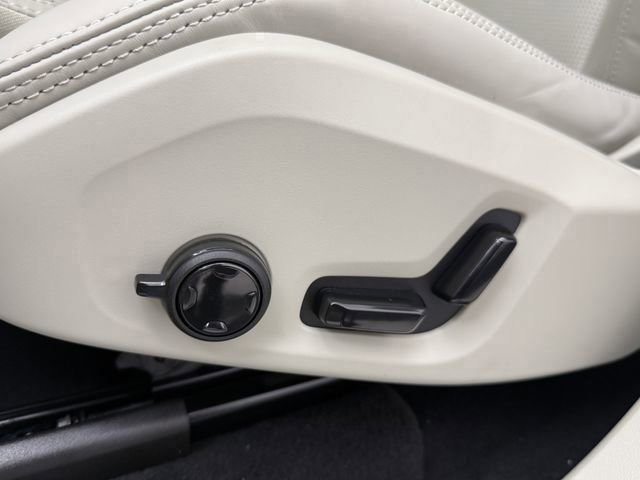 New 2026 Volvo XC90 T8 Ultra w/ Protection Package Premier image 28