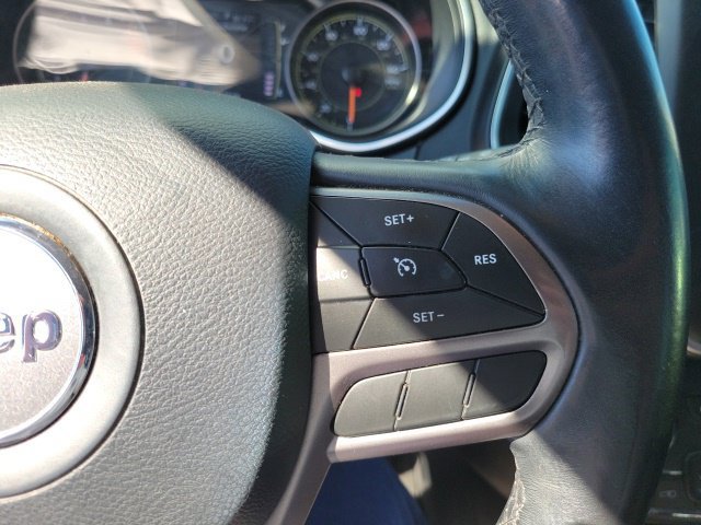 Used 2019 Jeep Cherokee Latitude Plus w/ Comfort/Convenience Group AWD/4WD image 20