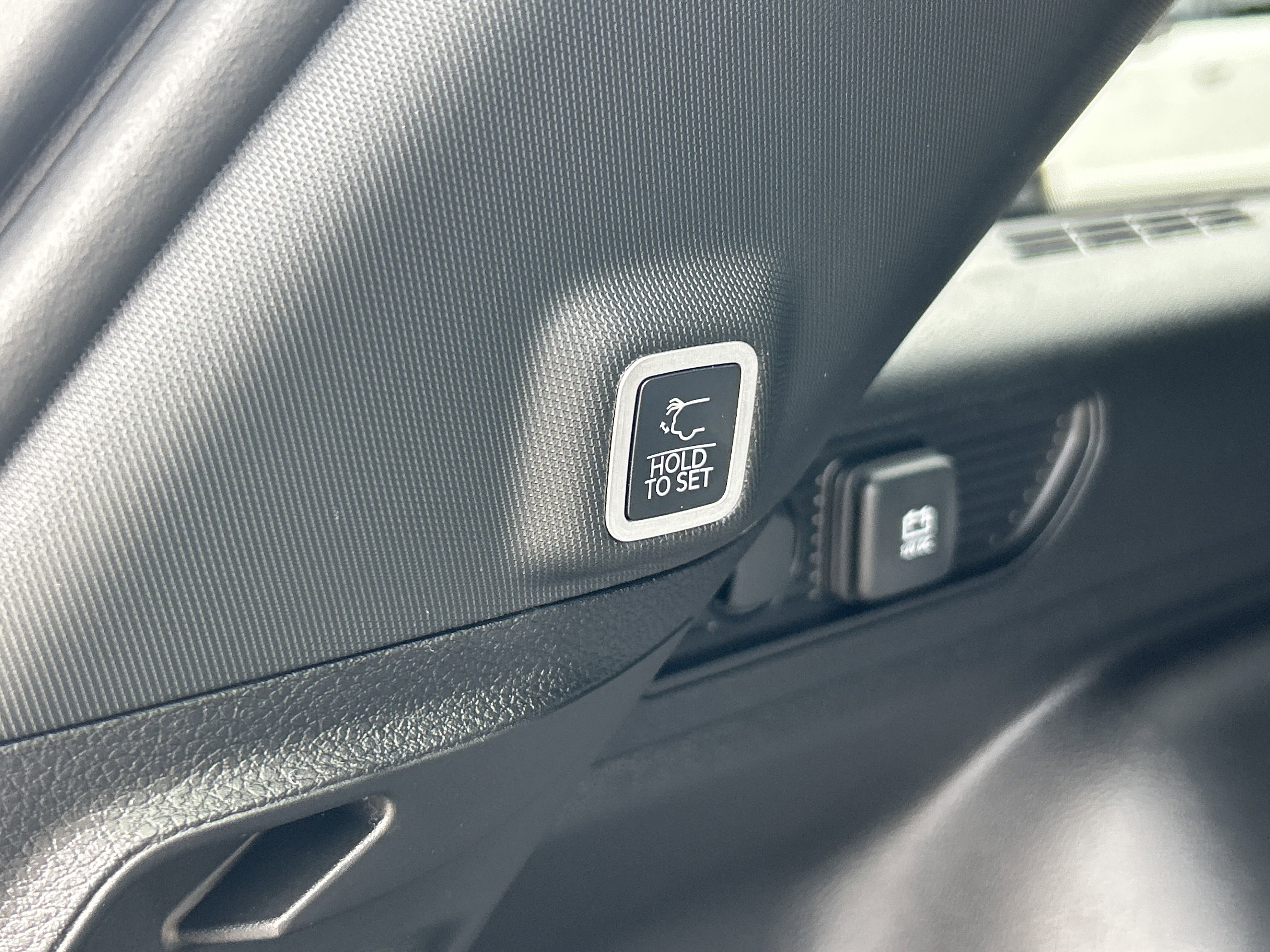 New 2025 Jeep Grand Cherokee Altitude image 19