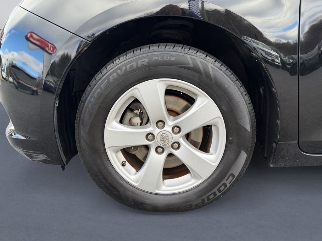 Used 2012 Toyota Sienna LE image 9