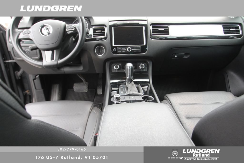 Used 2013 Volkswagen Touareg Sport AWD/4WD image 28