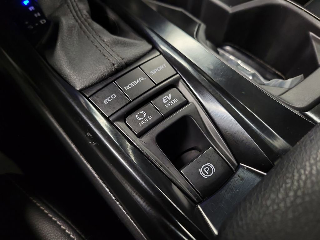Used 2025 Toyota Camry SE image 15