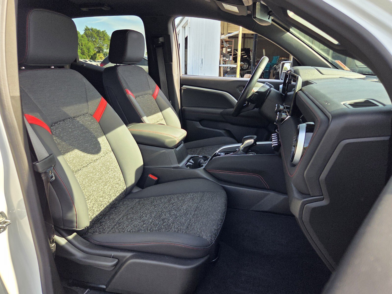 Used 2024 Chevrolet Colorado Z71 w/ Z71 Convenience Package 2 AWD/4WD image 17