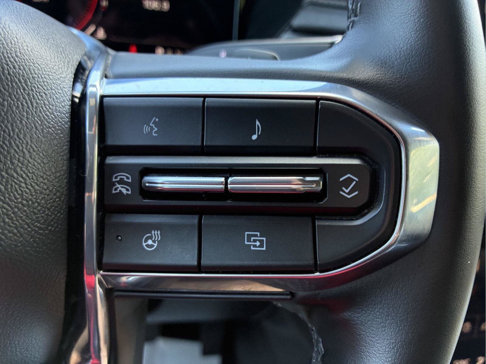 Used 2025 GMC Acadia Elevation w/ Elevation Premium Package AWD/4WD image 24