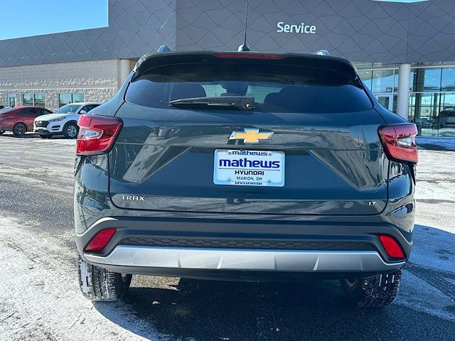Used 2025 Chevrolet Trax LT w/ Sunroof Package image 6