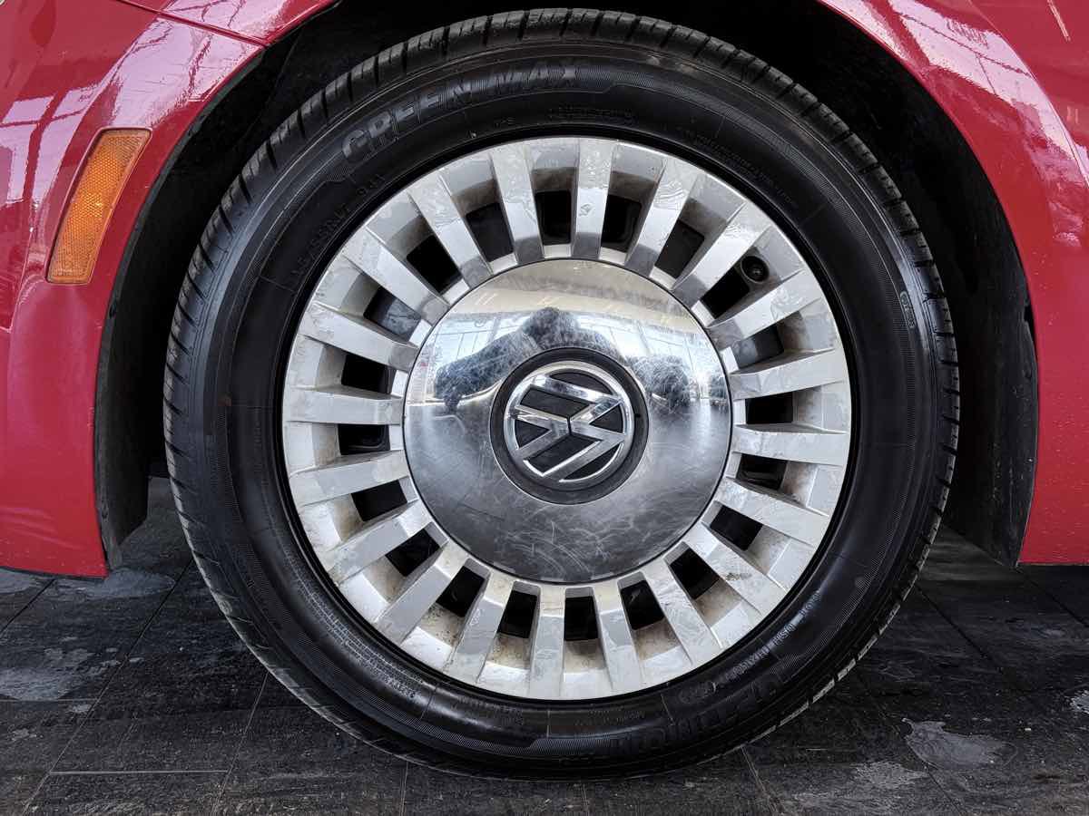 Used 2013 Volkswagen Beetle 2.5 image 32