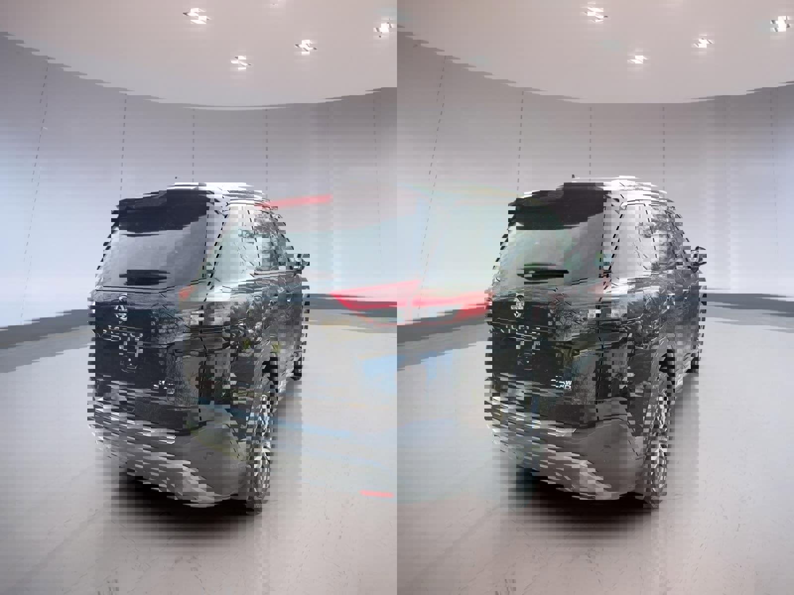 Used 2023 Nissan Rogue SL w/ SL Premium Package image 4