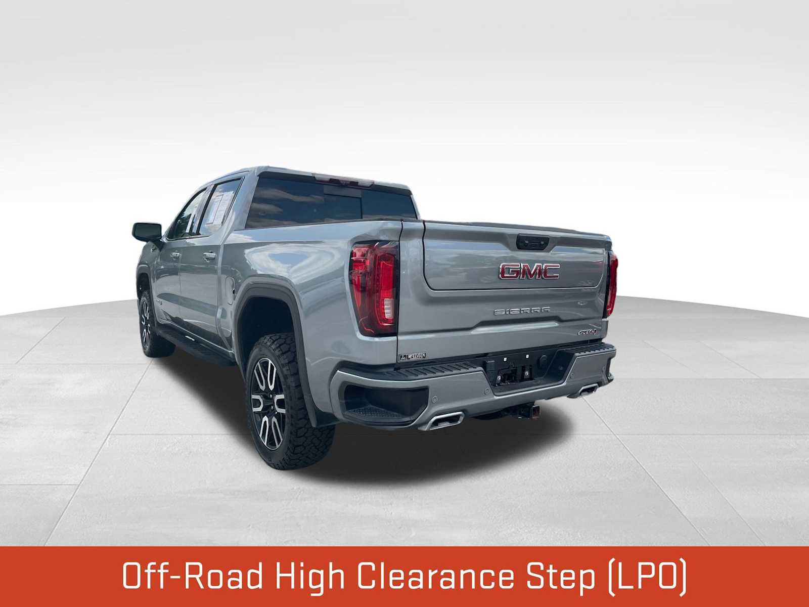Used 2024 GMC Sierra 1500 AT4 w/ Technology Package AWD/4WD image 7