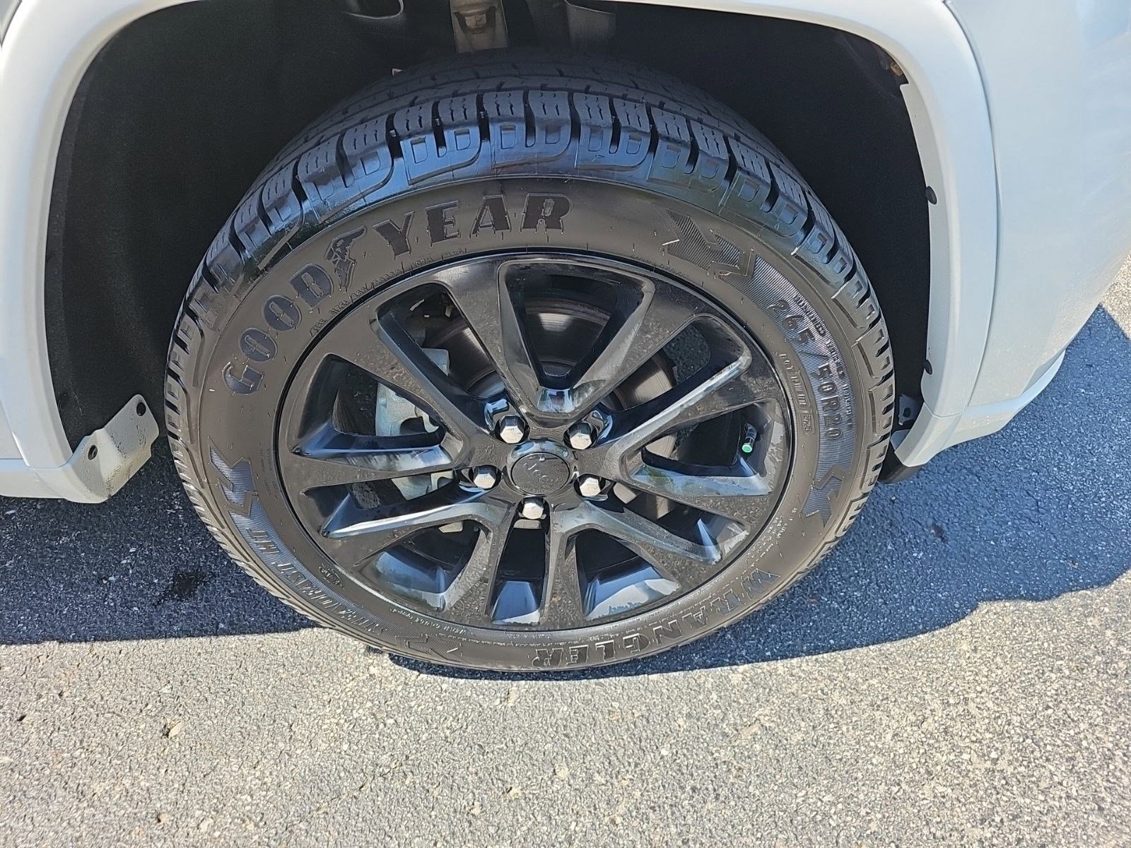 Used 2018 Jeep Grand Cherokee Altitude AWD/4WD image 10