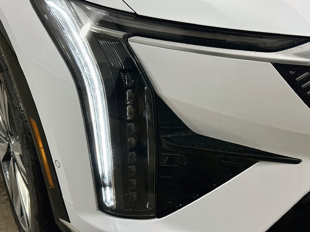 New 2027 Cadillac Optiq Premium Luxury w/ LPO, Floor Liner Package AWD/4WD image 42