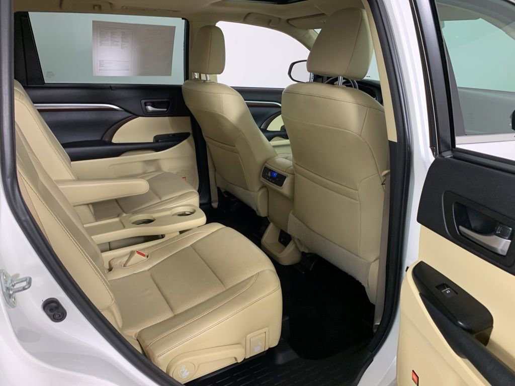Used 2015 Toyota Highlander Limited w/ Driver Technology Package AWD/4WD image 41